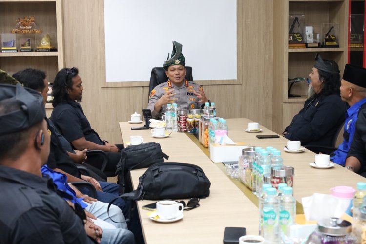 Perkuat Sinergi, Kapolresta Barelang Terima Kunjungan Silaturahmi Ormas Gagak Hitam dan GAMAT Kota Batam