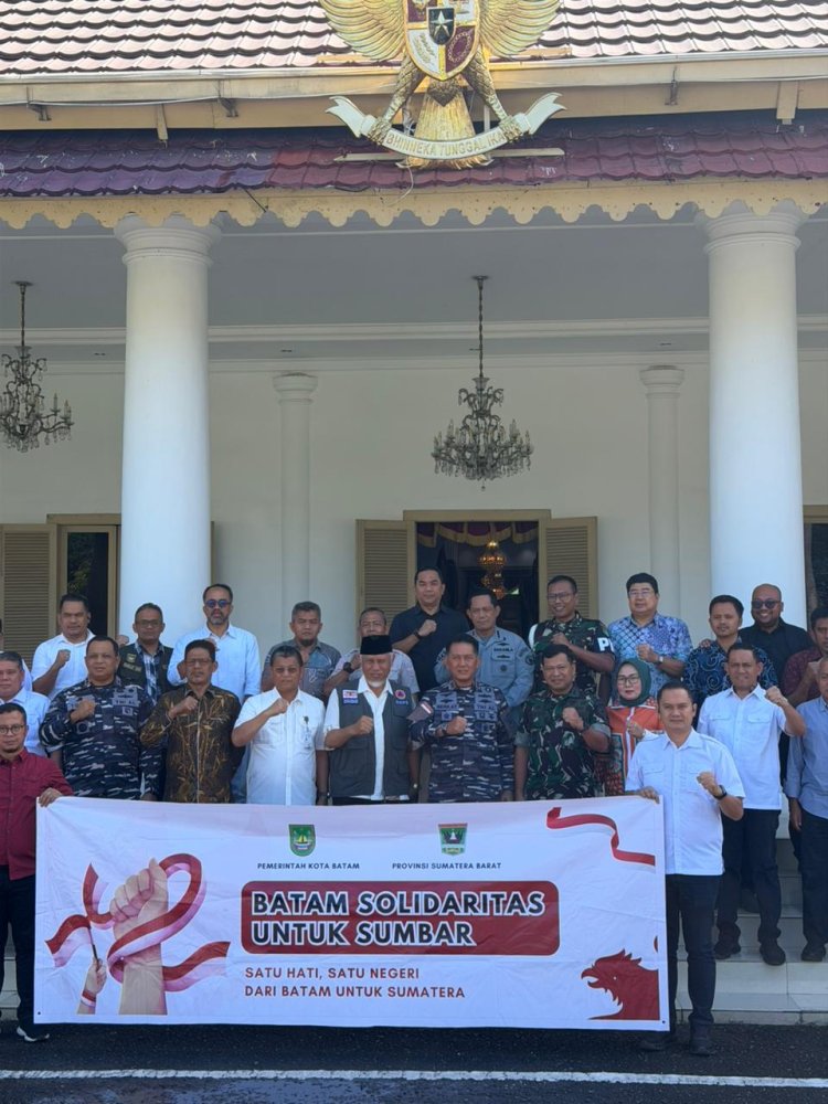 Pemko Batam Bersama TNI AL Koarmada RI Salurkan Donasi Bencana Alam untuk Pemprov Sumbar