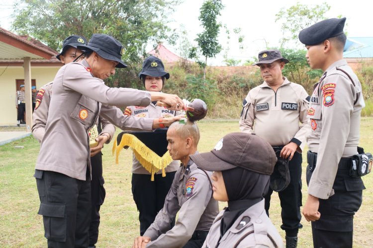 POLDA KEPRI GELAR UPACARA TRADISI PEMBARETAN BINTARA REMAJA GELOMBANG II TAHUN ANGGARAN 2025