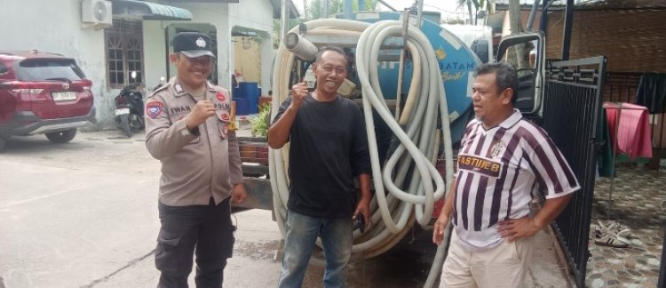 Polsek Batu Ampar Kawal Pendistribusian Air Bersih di Tanjung Sengkuang, Warga Apresiasi Pengamanan
