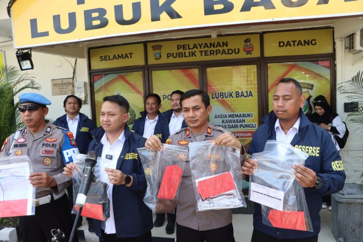 Polsek Lubuk Baja Gelar Doorstop Ungkap Kasus Dugaan Pencurian di Pasar Tos 3000