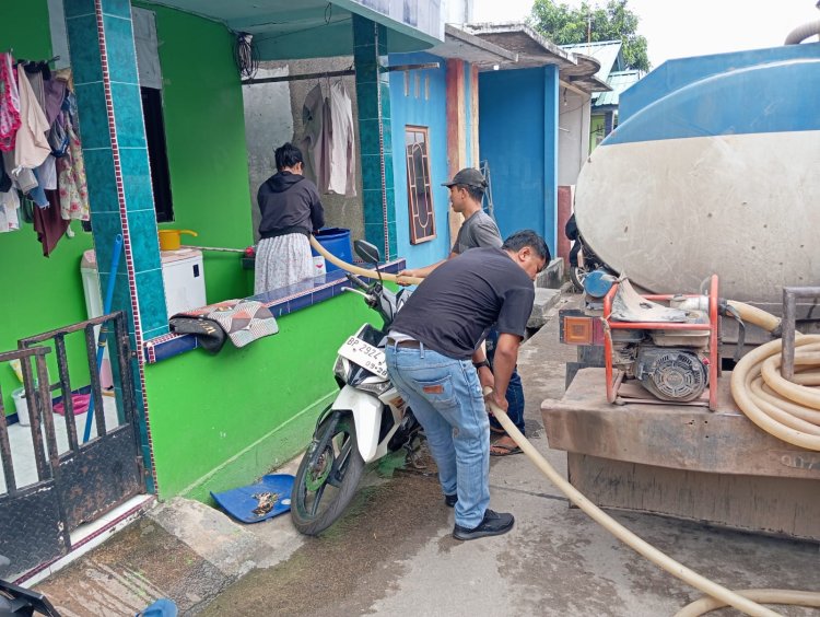 Hari Ke-5 Pengamanan, Polsek Batu Ampar Kawal Pendistribusian Air Bersih di Tanjung Sengkuang