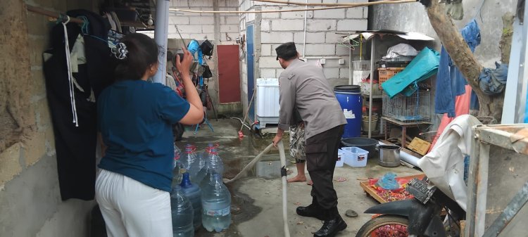 HARI KE-7 DISTRIBUSI AIR BERSIH ABH, POLSEK BATU AMPAR PASTIKAN PENYALURAN AMAN DAN TERTIB