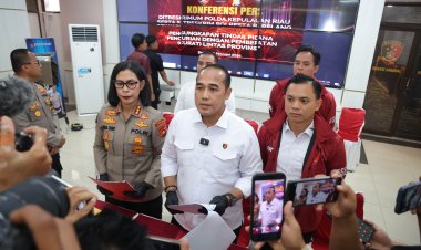 DITRESKRIMUM POLDA KEPRI SERTA SATRESKRIM POLRESTA BARELANG UNGKAP KASUS TINDAK PIDANA PENCURIAN DENGAN PEMBERATAN LINTAS PROVINSI