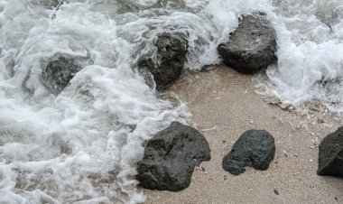 BMKG Rilis Peringatan Gelombang Tinggi 4 Meter di Perairan Kepri