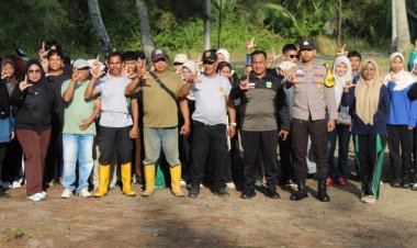 Bhabinkamtibmas Desa Tanjung Harapan Hadir dalam Gotong Royong Gerakan Indonesia Asri