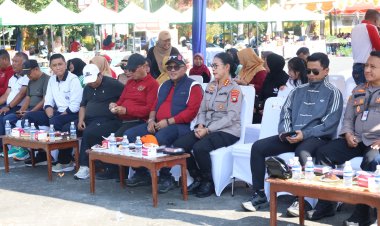 WAKILI KAPOLDA KEPRI, KABIDHUMAS MENERIMA PLAKAT SAHABAT PERS PWI 2026 DI TANJUNGPINANG