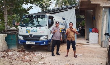 POLDA KEPRI TURUN TANGAN DUKUNG PEMENUHAN AIR BERSIH DAN IMBAU WARGA  BATAM JAGA KAMTIBMAS