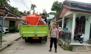 Polsek Batu Ampar Amankan Hari Ke-20 Pendistribusian Air Bersih Pemerintah di Tanjung Sengkuang