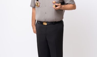 KAPOLDA KEPRI TERIMA TANDA KEHORMATAN SATYALANCANA WIRA KARYA DARI PRESIDEN RI PRABOWO SUBIANTO