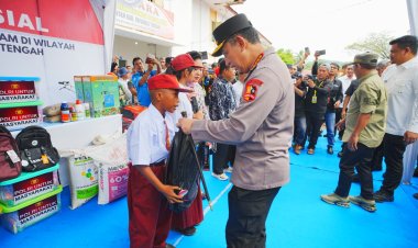 Tinjau Hunian Sementara Korban Bencana di Tapteng, Kapolri-Ketua Komisi IV Salurkan 16 Truk Bantuan Kemanusiaan