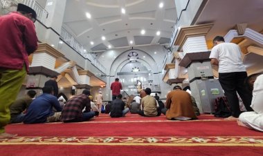 Polsek Lubuk Baja Laksanakan Pengamanan Sholat Isya dan Tarawih, Wujudkan Rasa Aman dan Nyaman Bagi Jamaah
