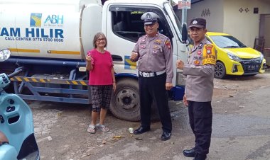 Polsek Batu Ampar Kawal Ketat Distribusi Air Bersih Hari Ke-28 di Tanjung Sengkuang dan Batu Merah