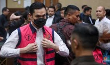 Hakim Putuskan Vonis 15 Tahun Penjara Bagi Terdakwa Korupsi Alkes