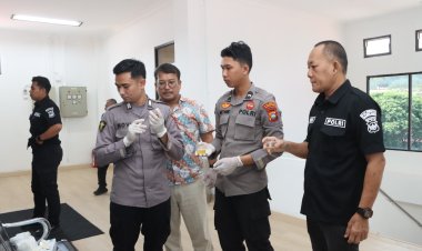 Kapolresta Barelang Pimpin Pemeriksaan Urine dan Berikan Arahan Disiplin kepada Seluruh Pejabat Utama