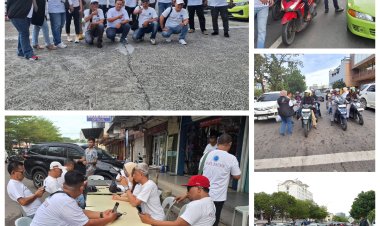 Jurnalis IPJI Kepri Bagikan Ratusan Takjil kepada Pengendara di Simpang Baloi Center