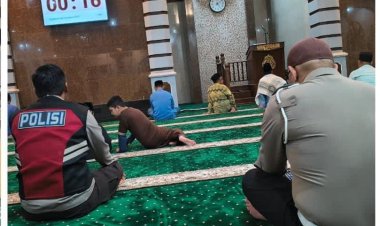 Polsek Lubuk Baja Laksanakan Sholat Subuh Berjamaah untuk Pererat Silaturahmi dan Jaga Kondusifitas Kamtibmas