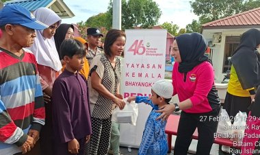 Bhayangkari Cabang Kota Barelang Gelar Aksi Sosial Ramadhan dengan Membagikan Takjil dan Sembako