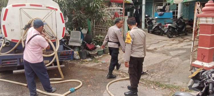 HARI KE-8 DISTRIBUSI AIR BERSIH ABH, POLSEK BATU AMPAR PASTIKAN PENYALURAN AMAN DAN TERTIB