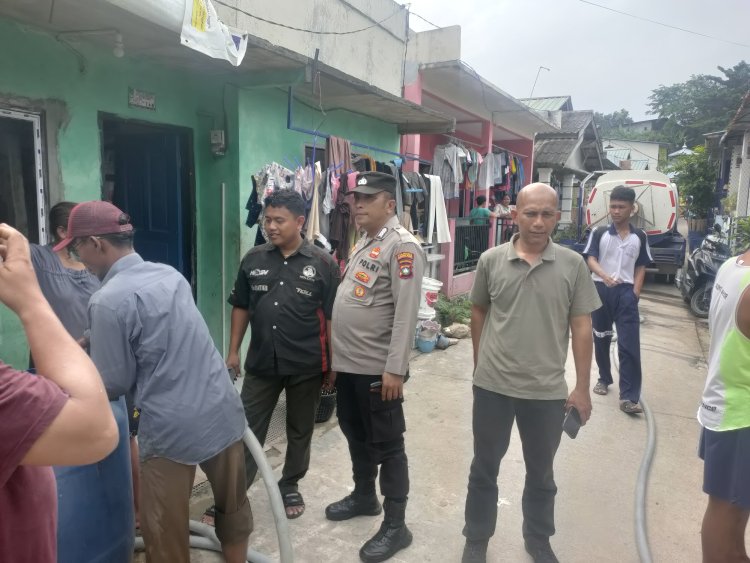 Polsek Batu Ampar Laksanakan Pengamanan Pendistribusian Air Bersih Hari Ke-14 di Kelurahan Tanjung Sengkuang