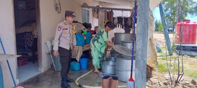 Polsek Batu Ampar Laksanakan Pengamanan Hari Ke-15 Pendistribusian Air Bersih di Tanjung Sengkuang