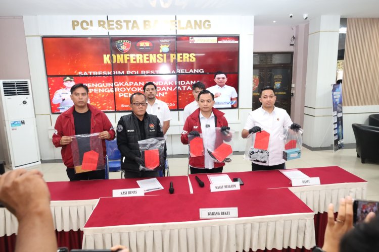 Polresta Barelang Gelar Konferensi Pers Pengungkapan Kasus Pengeroyokan dan Pencurian di Lubuk Baja
