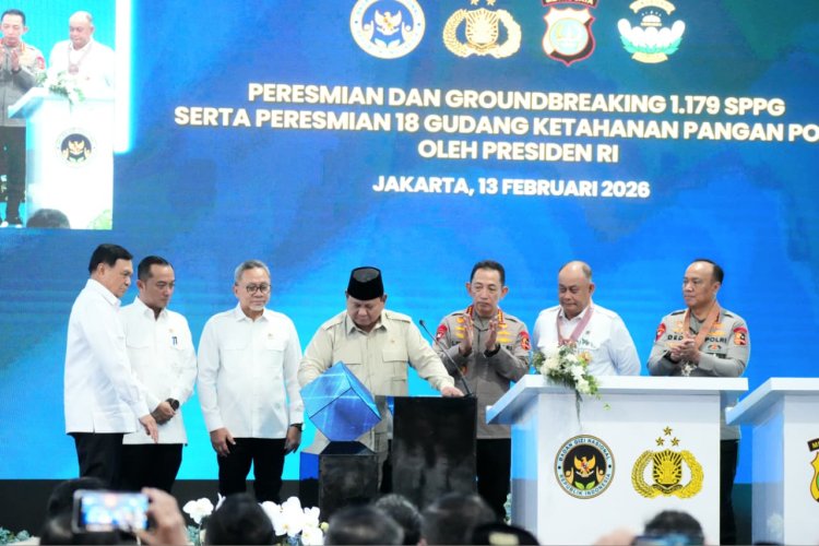 PRESIDEN PRABOWO MENGHARGAI KONTRIBUSI MBG DAN RANTAI PASOK SPPG POLRI DENGAN BINTANG JASA DAN SATYALANCANA WIRA KARYA