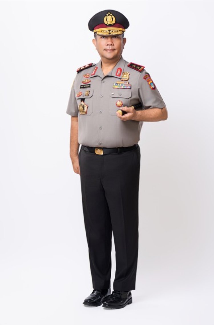 KAPOLDA KEPRI TERIMA TANDA KEHORMATAN SATYALANCANA WIRA KARYA DARI PRESIDEN RI PRABOWO SUBIANTO