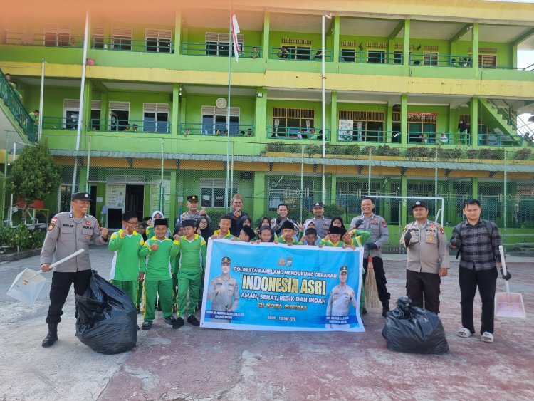 Wujudkan Lingkungan Bersih dan Berkelanjutan, Polsek Bengkong Sasar Tumpukan Sampah di Masjid dan Sekolah