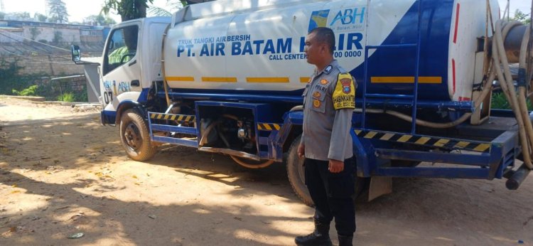 POLDA KEPRI TERUS KAWAL PENDISTRIBUSIAN AIR BERSIH HARI KE-20 HINGGA KE-24, SITUASI TETAP AMAN DAN KONDUSIF