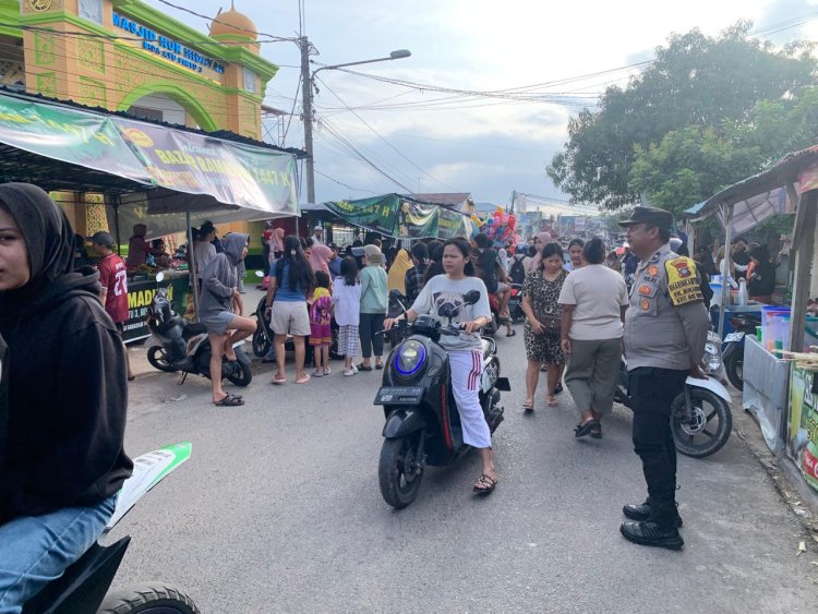 Polri Hadir di Tengah Masyarakat, Pengamanan Pasar Tumpah Ramadhan Sungai Beduk Berlangsung Kondusif