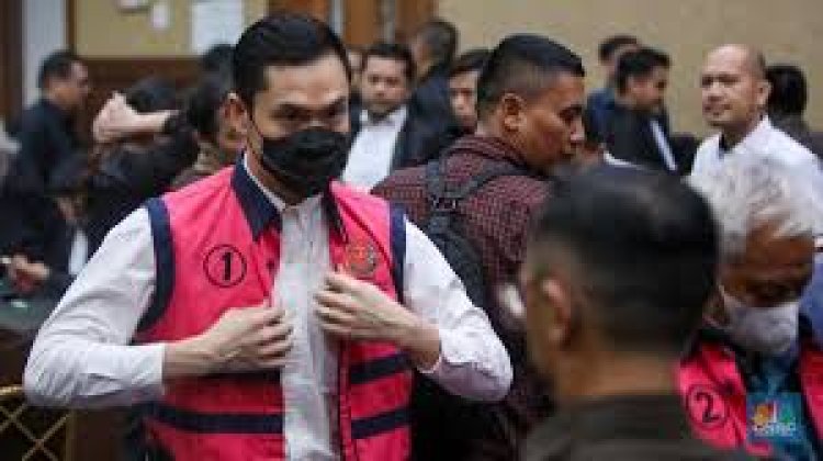 Hakim Putuskan Vonis 15 Tahun Penjara Bagi Terdakwa Korupsi Alkes