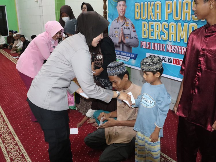 Polres Karimun Gelar Pembagian Takjil Serta Buka Puasa Bersama Dengan Masyarakat