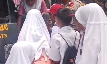 Lewat Program Si Amru, Polsek Batu Ampar Pastikan Siswa SDN 003 Tanjung Sengkuang Aman Sampai Rumah