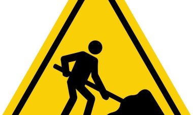 Aksi Protes Warga Tutup Jalan Akibat Debu Proyek Pembangunan Pabrik