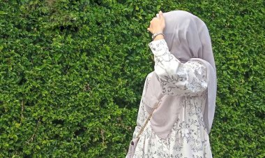 Tren Gamis "Bini Orang" Ala Inara Rusli Viral Jelang Ramadan 2026
