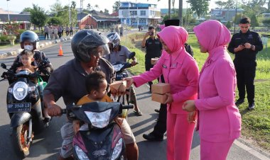 Ribuan Takjil Dibagikan Polres Lingga dan Polsek Jajaran, Semarak Ramadhan Penuh Berkah