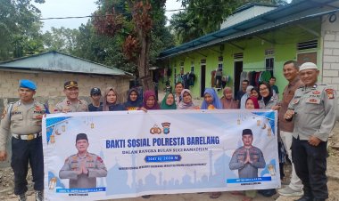 Polsek Sekupang Berbagi di Bulan Ramadan, 50 Warga Kp Tengah Tiban Lama Terima Bantuan Sembako