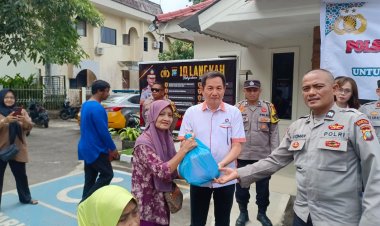 Polsek Sekupang Bersama Hopeng Grup Gelar Bakti Sosial, Bagikan 100 Paket Sembako untuk Warga