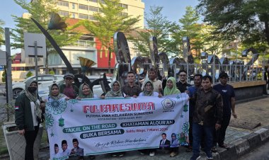 Pujakesuma Kota Batam Bagikan 500 Takjil di Sungai Jodoh, Warga Antusias Mengantre