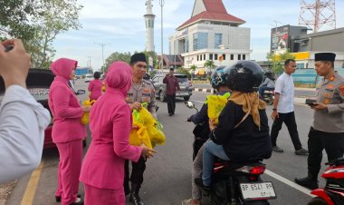Kapolsek Batam Kota Berbagi Takjil dan Gelar Buka Puasa Bersama Anak Panti Asuhan di Bulan Ramadan