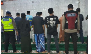 Polsek Lubuk Baja Laksanakan Sholat Subuh Keliling di Masjid An Nur untuk Pererat Silaturahmi dengan Masyarakat