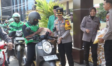 Polres Karimun Salurkan Bantuan Sosial ke Pengemudi Ojol di Kabupaten Karimun