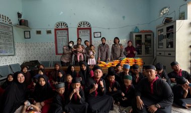 Jumat Berkah Polwan Polresta Barelang, Hadirkan Kepedulian untuk Anak-anak Panti Asuhan At-Taqwa