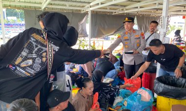 Jelang Berbuka Puasa, Polisi dan IJTI Kepri Berbagi 500 Nasi Kotak kepada Pemudik Batam