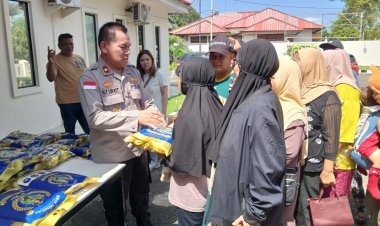 Polsek Sekupang Bersama Naga Mass Gelar Bakti Sosial, Bagikan Ratusan Paket Beras untuk Masyarakat di Bulan Suci Ramadhan