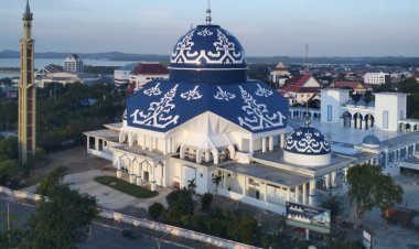 Penutupan Program "Ramadhan Berbagi" di Masjid Raya Batam: Total Donasi Rp2 Miliar