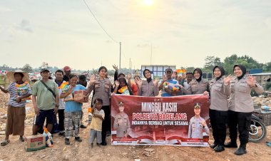 Sentuhan Kepedulian Polwan Polresta Barelang Hadir di Tengah Warga TPS Jodoh