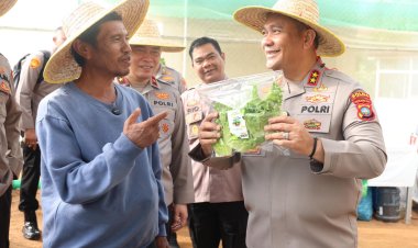 POLDA KEPRI PANEN PERDANA HIDROPONIK, DUKUNG KETAHANAN PANGAN