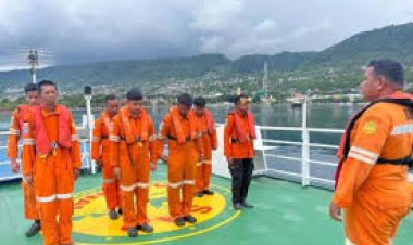 Tim SAR Cari 27 Penumpang Kapal Tenggelam di Perairan Maluku Utara